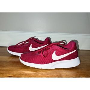 •Nike• Tanjun Sneaker